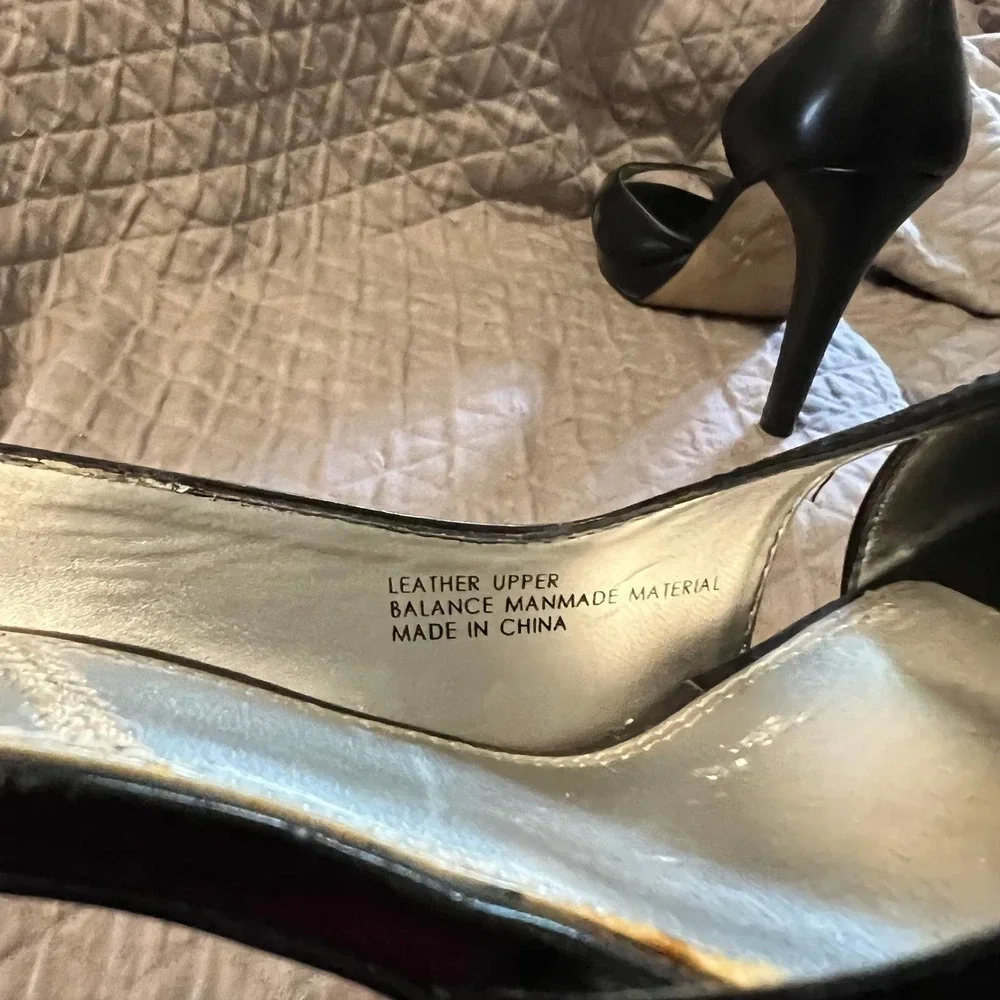 5/ $25 Tahari Black Senior Leather Open Toe Pumps 7M